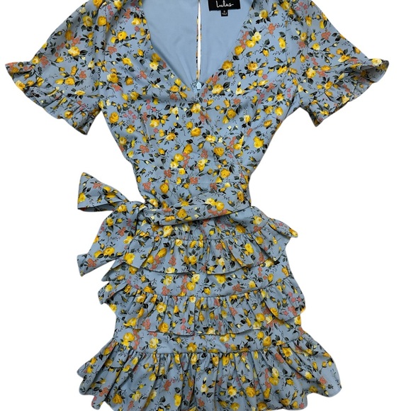 Lulus Dresses & Skirts - EUC Lulu’s Women’s Floral V-Neck Dress with Keyhole Back Waist Tie Ruffles Small